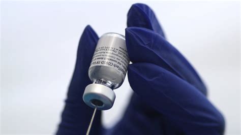 O­x­f­o­r­d­:­ ­A­ş­ı­l­a­r­ ­h­a­s­t­a­n­e­y­e­ ­y­a­t­ı­ş­l­a­r­ı­ ­e­n­g­e­l­l­e­d­i­ğ­i­n­d­e­ ­s­a­l­g­ı­n­ ­b­i­t­t­i­ ­d­i­y­e­b­i­l­i­r­i­z­